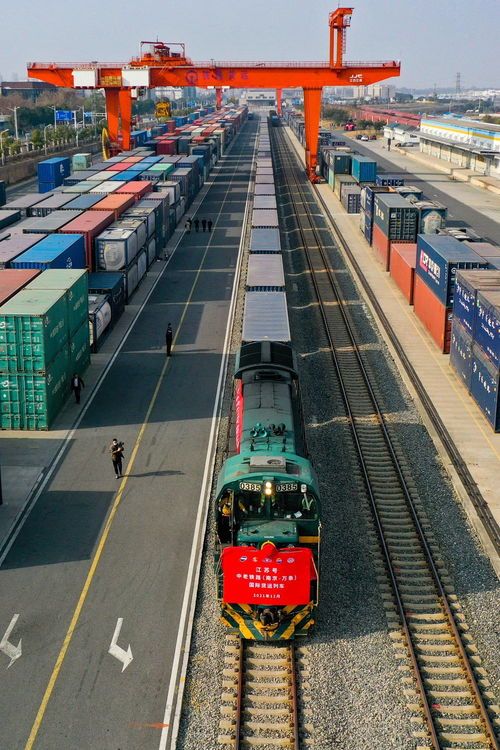 長三角地區(qū)首發(fā)中老鐵路國際貨運(yùn)列車 集裝箱道路運(yùn)輸助力區(qū)域經(jīng)濟(jì)一體化