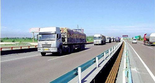 新疆國際道路運輸線路總數(shù)達111條，居全國之首，普通貨物道路運輸蓬勃發(fā)展